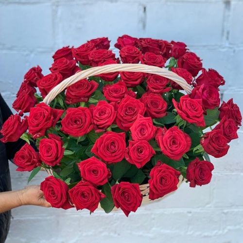Корзина 51 красная роза - купить с доставкой в интернет-магазине | Флорист Экспресс по Баймаку